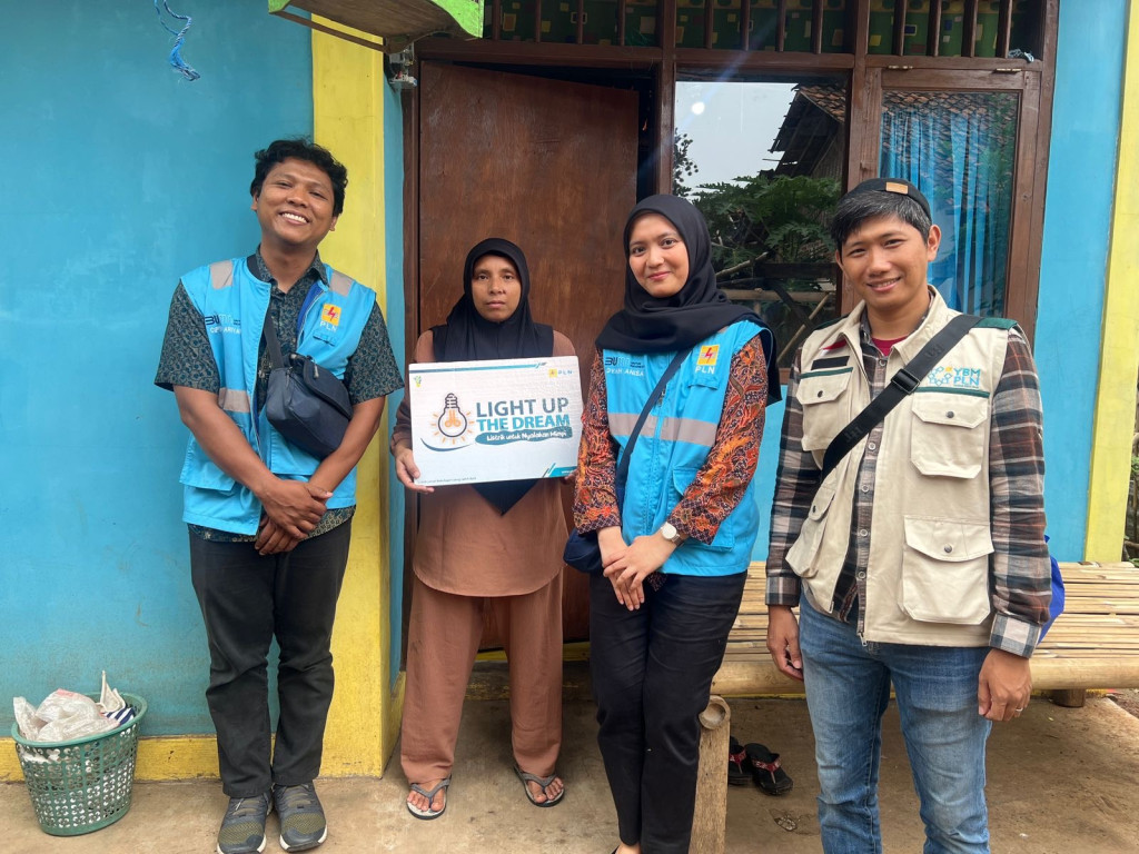 Hadirkan Harapan Baru bagi Warga Purwasari, PLN UP3 Karawang Sambungkan Listrik untuk Rakyat