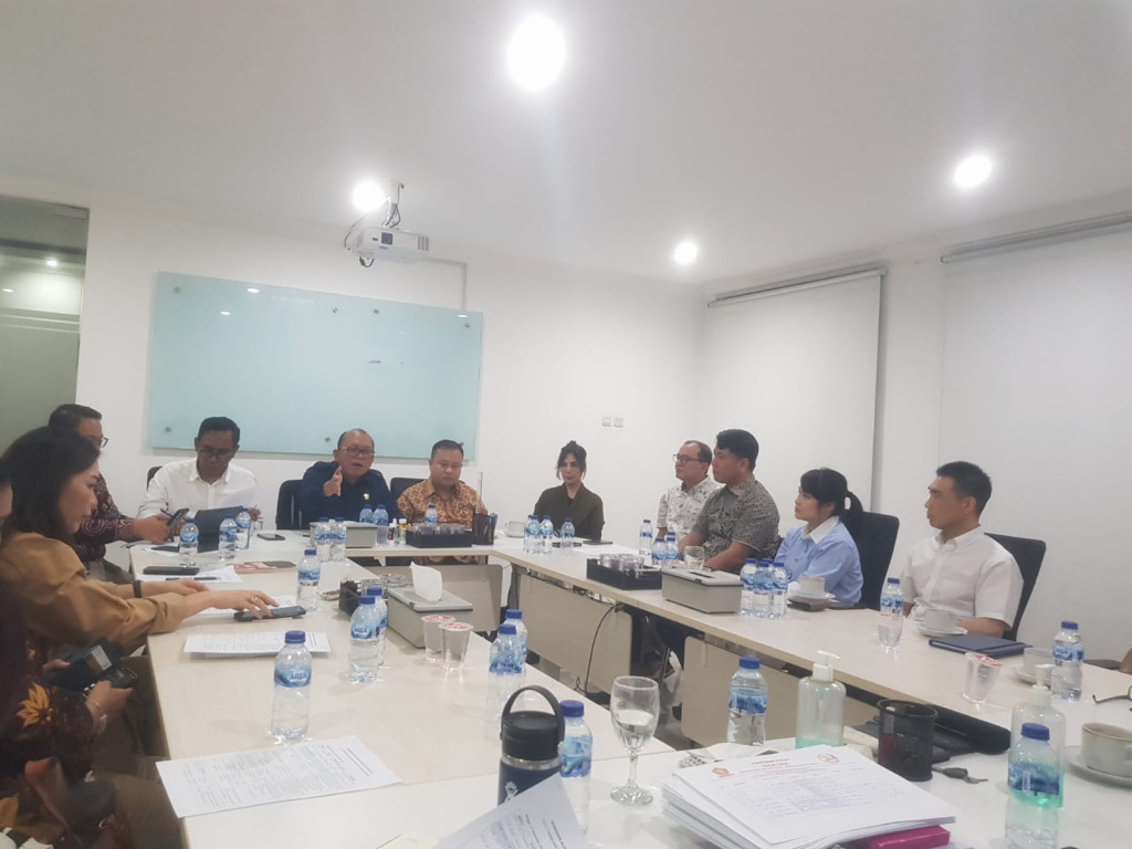 HUT ke-17, GEKIRA Bagikan Paket Sembako bagi Jemaat Gereja sebagai Sukacita Sambut Natal dan Tahun Baru