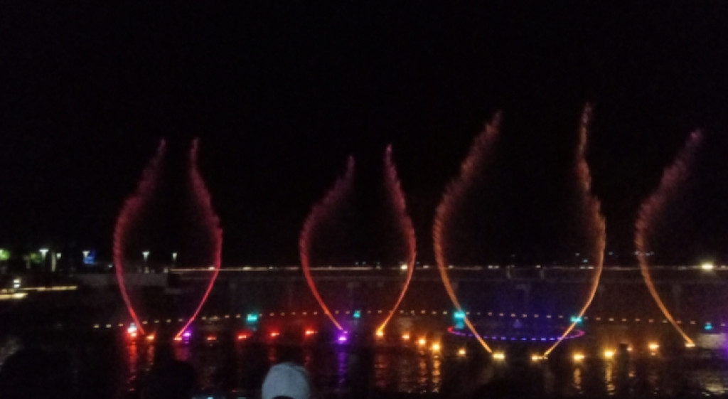 Jadwal Pertunjukan Air Mancur Menari Sambut Perayaan Natal dan Tahun Baru 2026.