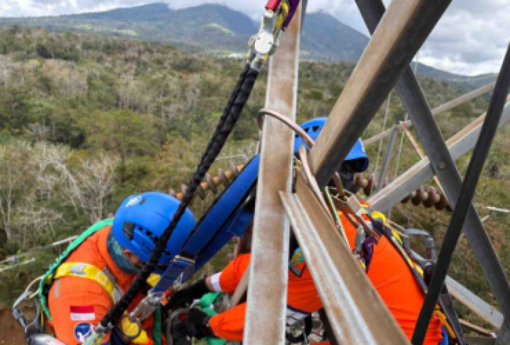 Jalan Terjal Dihadapi Bersama, PLN dan Lintas Sektor Pulihkan Jaringan di Lereng Aceh