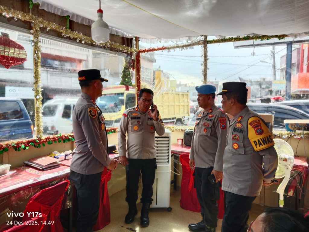 Jalang Nataru Kapolres Taput Cek Pos Pengamanan di Siborongborong