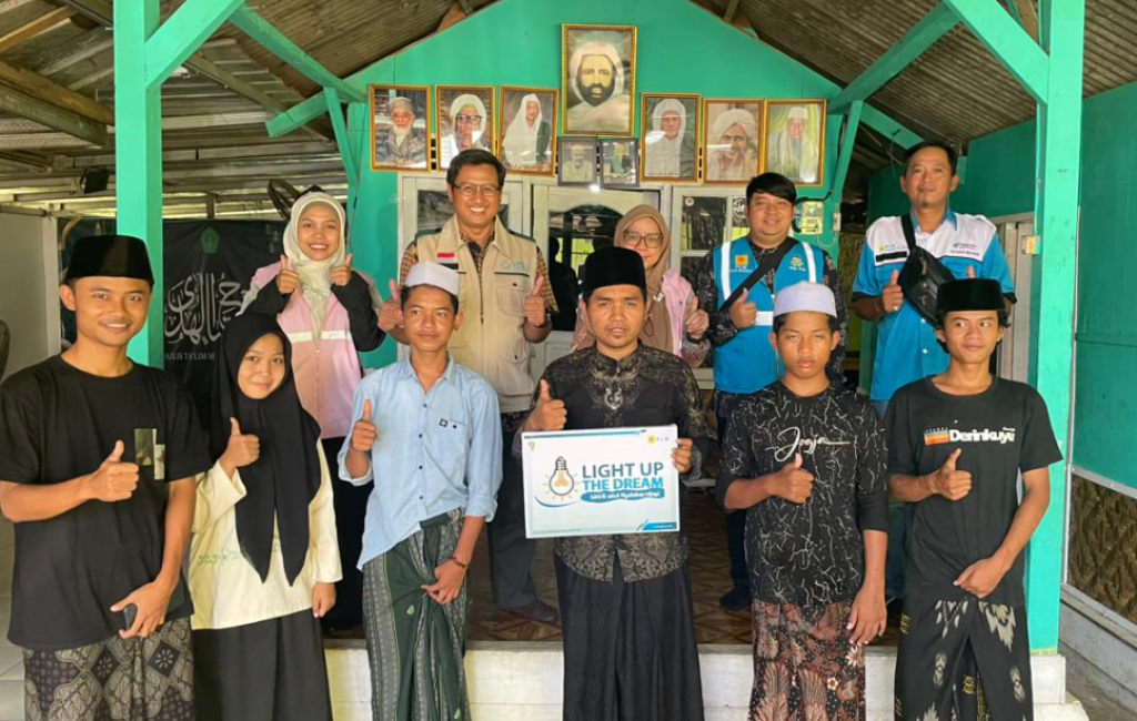 Jumat Berbagi Cahaya, Komitmen PLN UP3 Depok Menyentuh Warga Prasejahtera