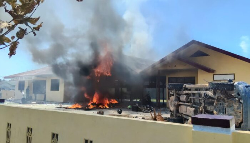 Kantor Polsek Dibakar Massa, Kondisi Terkini sudah Terkendali