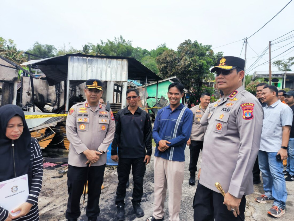 Kapolda Kaltara dan Bhayangkari Tinjau Lokasi Kebakaran Asrama Polisi Tarakan