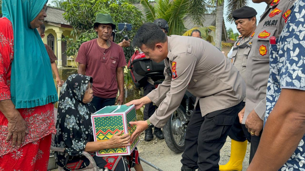 Kapolres Binjai terjun langsung beri bantuan Korban banjir