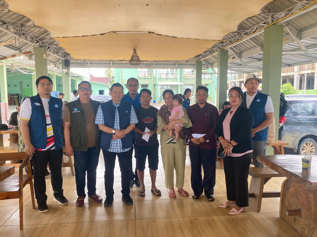 Kemendikdasmen Berikan Bantuan Kepada Korban Banjir dan Longsor Tapanuli Tengah