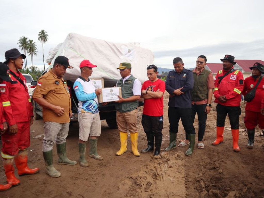 Kementerian Kehutanan Kembali Salurkan Bantuan dan Kerahkan Manggala Agni di Lokasi Banjir Bandang Kuranji