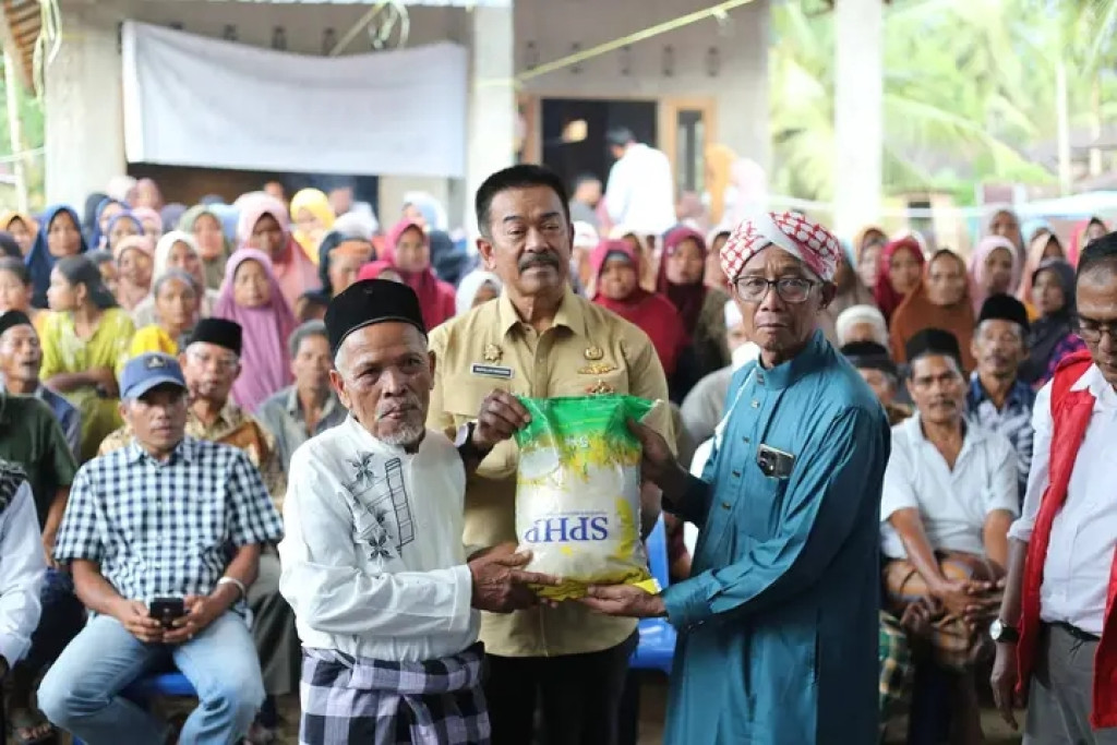 Kunjungi Siulangaling, Ini Curhat Warga ke Bupati Madina