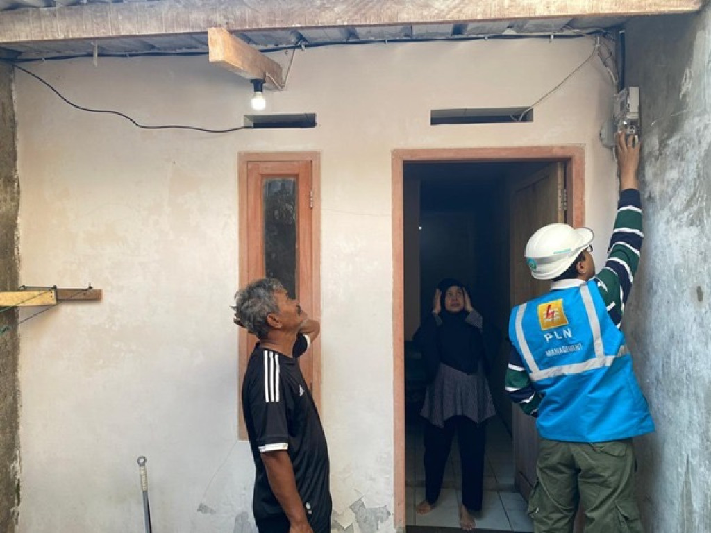 Listrik Untuk Rakyat, ULP Bandung Utara Bantu Wujudkan Impian Ibu Cucu Rasakan Hangatnya Listrik di Rumahnya