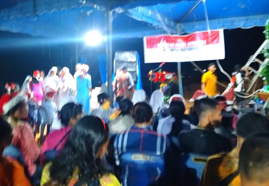 Misa Malam Natal di Tenda Pengungsian: Khidmat dan Penuh  Semangat Kebersamaan