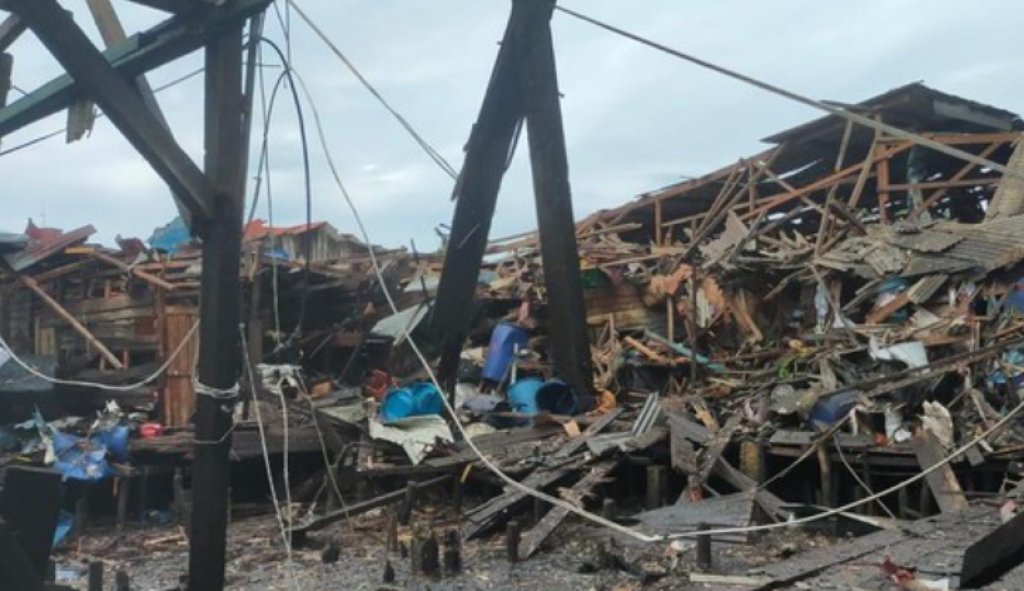 Momen Haru: Setelah Berhari-hari Melawan Bencana, PLN Berhasil Terangi Sibolga Lagi