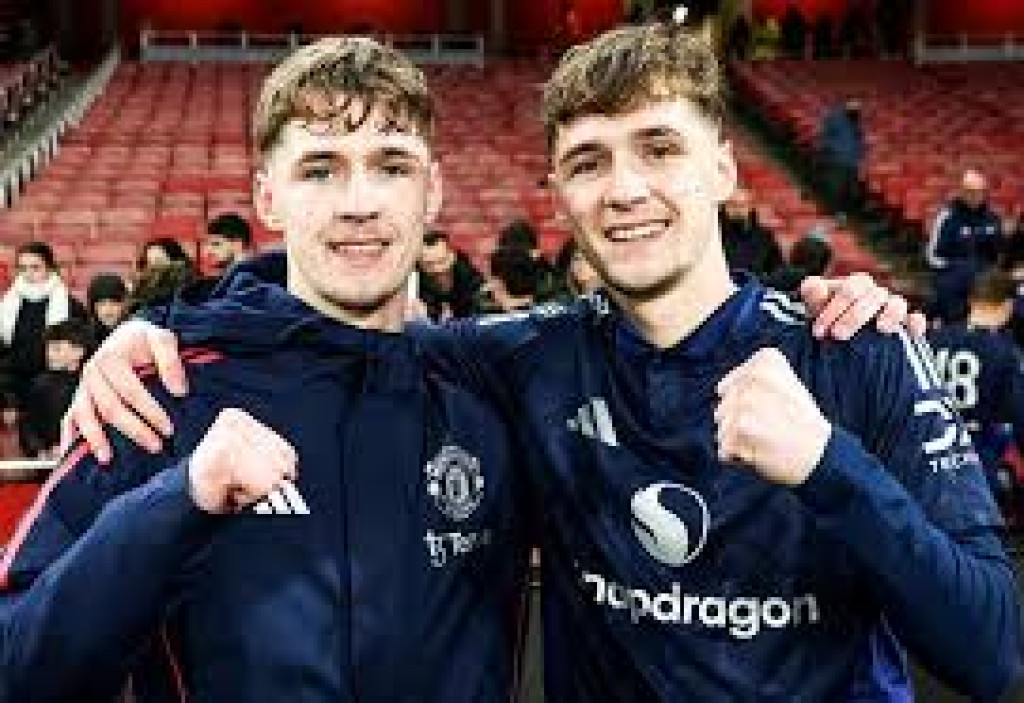 Momen Langka di Old Trafford, Si Kembar Fletcher Masuk Skuad Utama MU