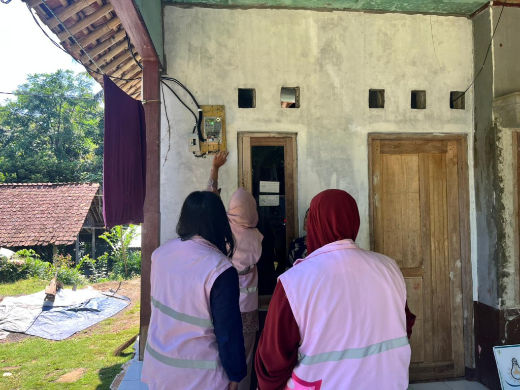 Pastikan Akses Listrik Merata, PLN UP3 Gunung Putri Sukseskan Penyalaan Listrik Gratis di Pelosok Jonggol