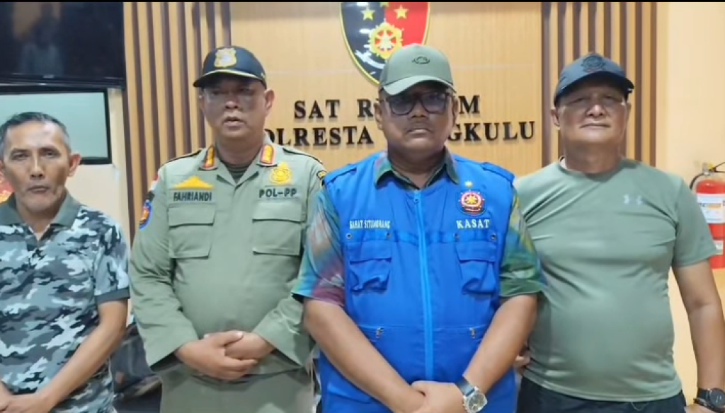 Pedagang Acung Sajam, Satpol PP Lapor Polisi