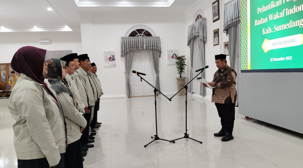 Pelantikan Pengurus BWI Kabupaten Sumedang, Dorong Pengelolaan Wakaf yang Profesional dan Tertib