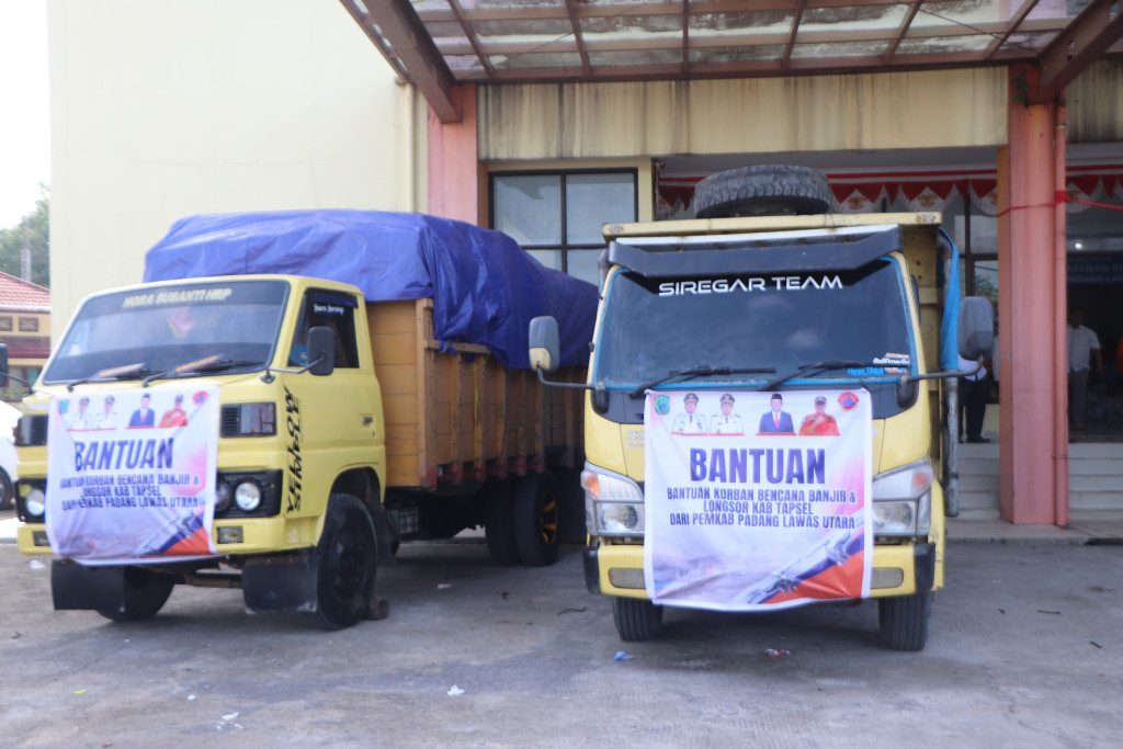 Pemkab Paluta Resmi Melepas Penyaluran Bantuan Korban Bencana Banjir Dan Longsor.