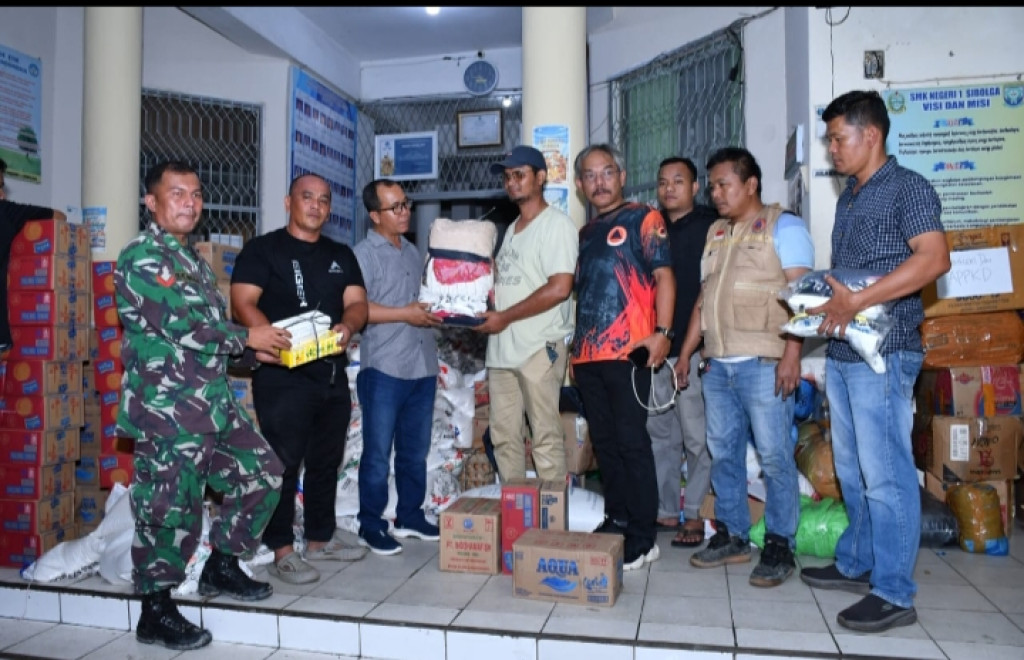 Pemkab Samosir Serahkan Bantuan Kemanusiaan Bagi Masyarakat Sibolga dan Tapteng