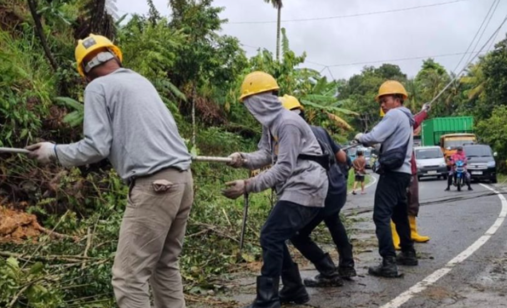 Pemulihan Listrik Sumbar Tembus 99,8 Persen, PLN Kerahkan Semua Sumber Daya