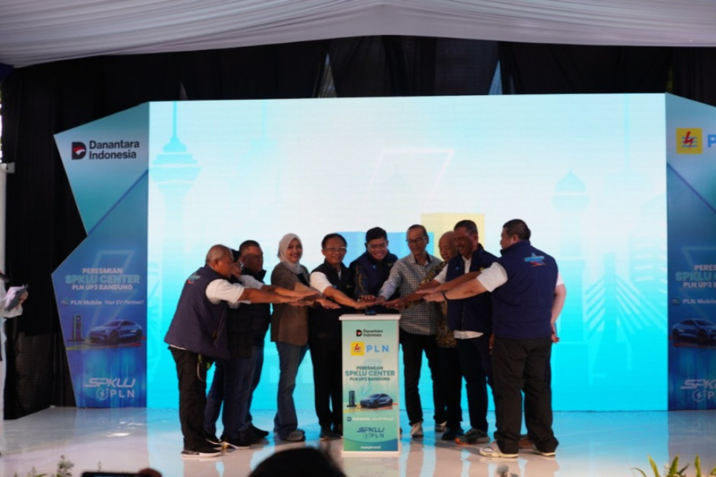 Perkuat Ekosistem EV, PLN UP3 Bandung Resmikan SPKLU Center ke-6 dengan Fasilitas Ultra Fast Charging