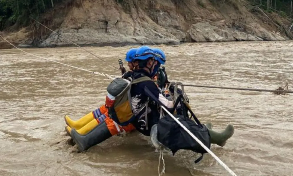 PLN di Medan Ekstrem Sumatra: Derap Langkah Para Penjaga Terangnya Nusantara