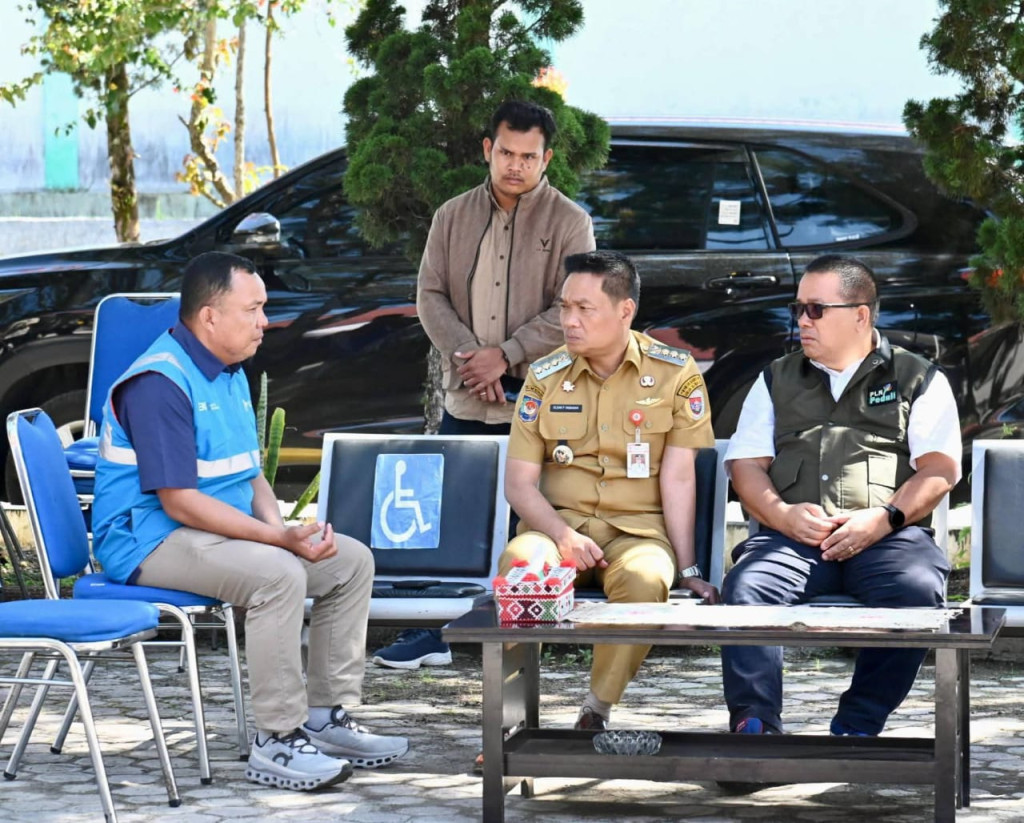 PLN Doloksanggul Laporkan Proses Penanggulangan Listrik Kepada Bupati Humbahas dan Sampaikan Bantuan Sembako dan Genset