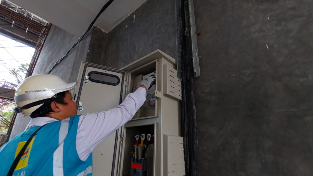 PLN Gunung Putri Energize Penambahan Daya Pelanggan Industri Kemasan Plastik di Wanaherang