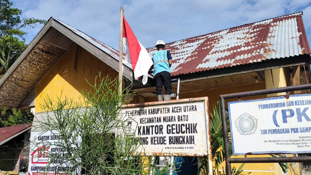 PLN Icon Plus Pasang Internet Satelit untuk Mendukung Komunikasi Darurat di Aceh Utara