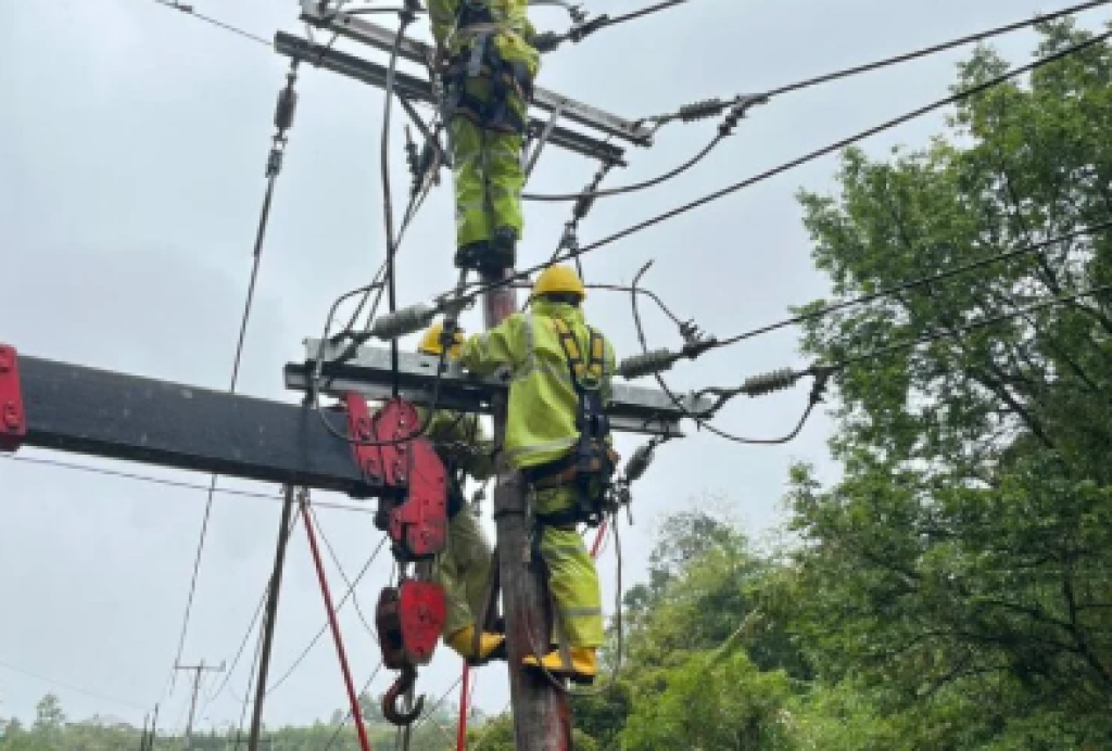 PLN Kerja Tanpa Jeda Pulihkan Listrik Sumbar Usai Siklon Tropis Senyar
