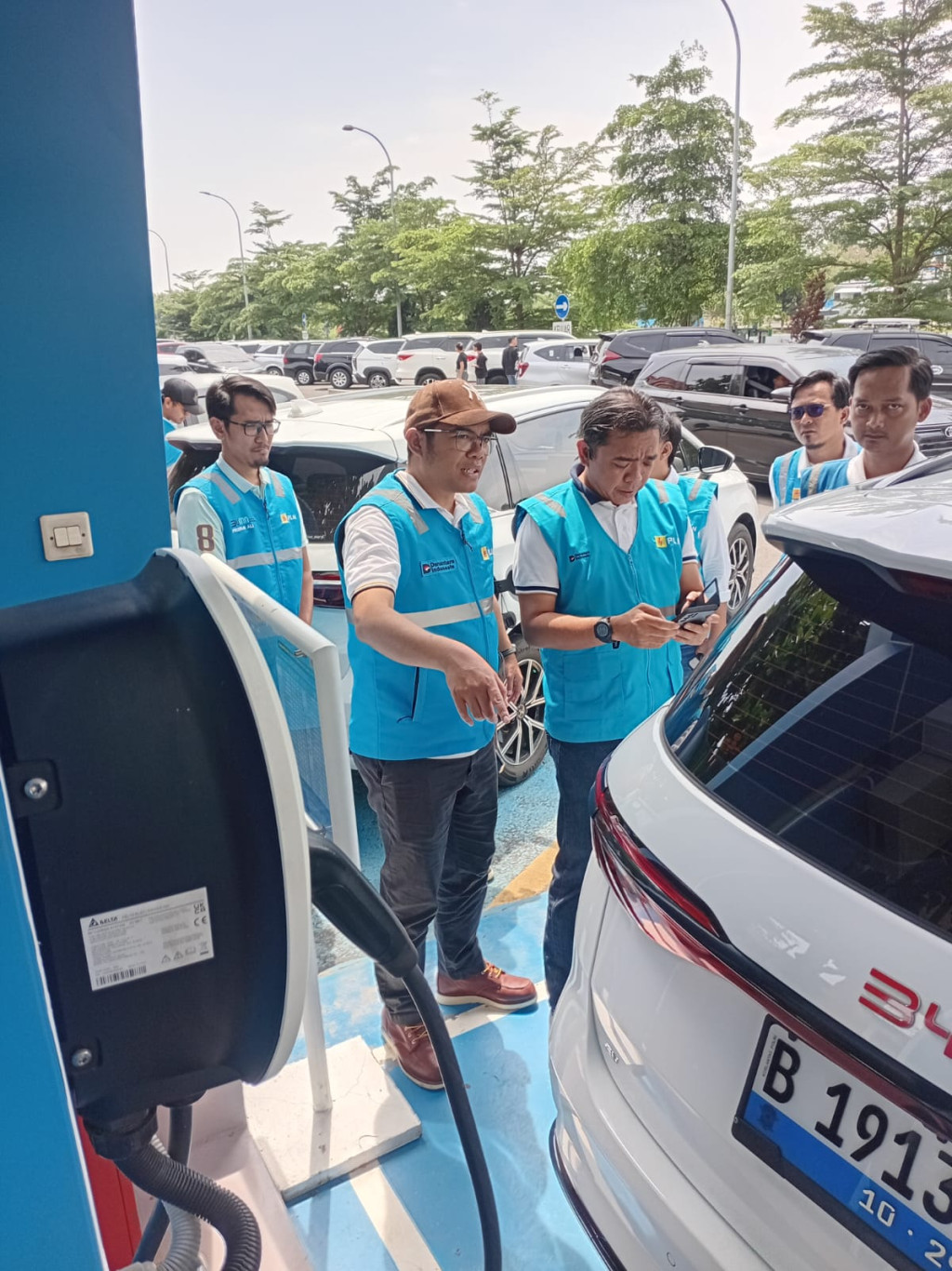 PLN Pastikan SPKLU Rest Area 130A Siap Layani Pengguna Kendaraan Listrik