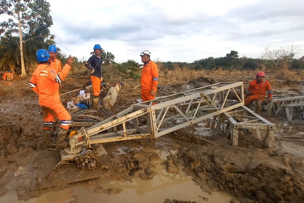 PLN Terus Kebut Siang Malam Perbaiki Jalur Listrik Langsa-Pangkalan Brandan, Penopang Pemulihan Kelistrikan Aceh