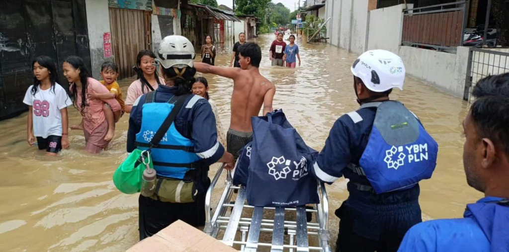 PLN UID Sumut Beri Bantuan Sembako dan Percepat Pemulihan Listrik Pasca Bencana