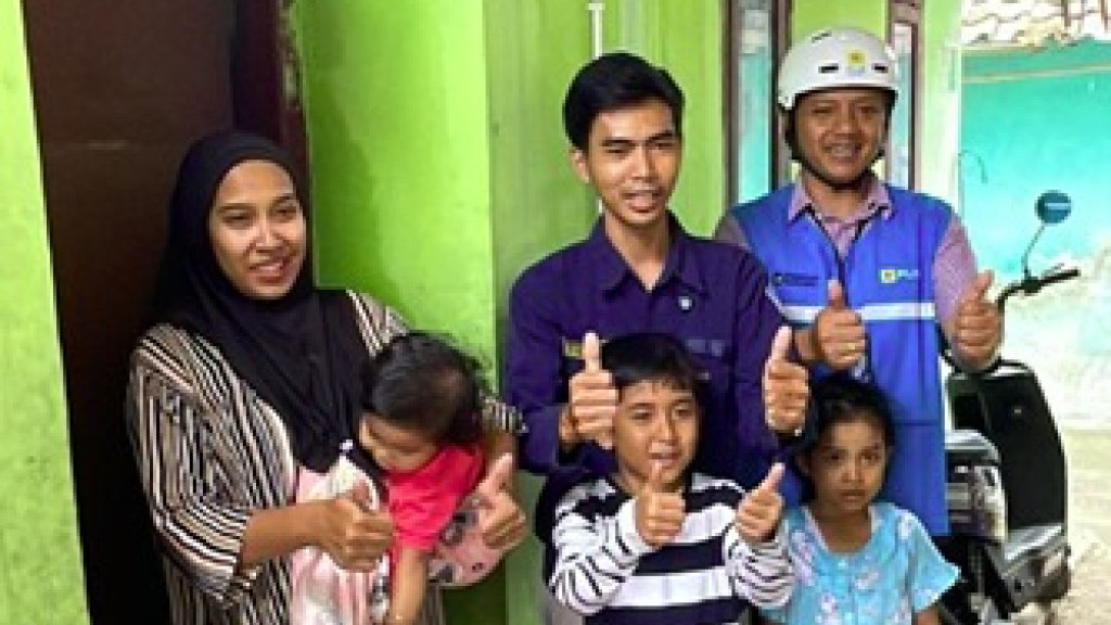 PLN Untuk Rakyat, Peringati Hari Guru Nasional dengan Berikan Sambungan Listrik Gratis untuk Pendidik di Bogor