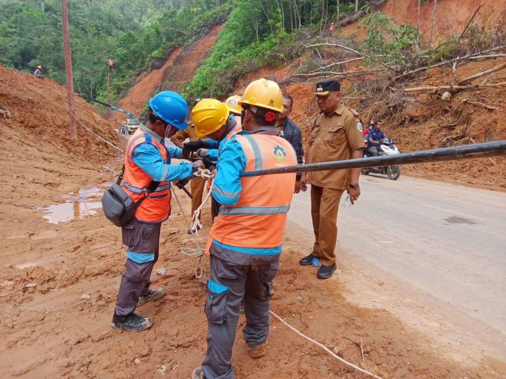 PLN UP3 Sibolga Selesaikan Perbaikan Jaringan di Tapian Nauli 3 dan 4, Pengerjaan Lanjut ke Sitahuis