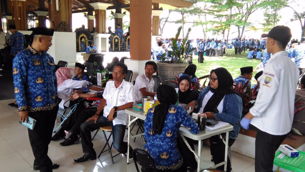 PMI Hadir di Penyerahan SK PPPK Paruh Waktu Pemkab Sumedang pada Peringatan Hari KORPRI ke-54