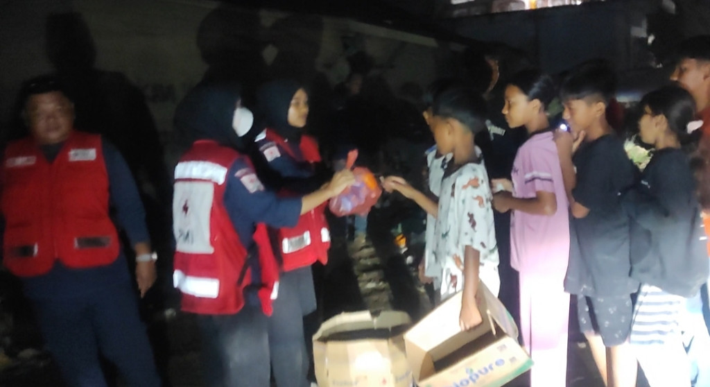 PMI Kota Binjai Beri Perhatian Khusus Anak-Anak Terdampak Banjir di Dusun Mawar, Aceh Tamiang