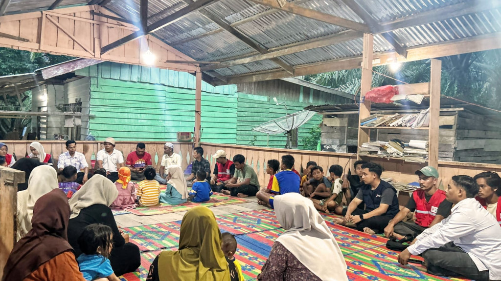 PMI Kota Subulussalam Kembali Salurkan Bantuan untuk Korban Banjir di Desa Suak Jampak, Kecamatan Rundeng