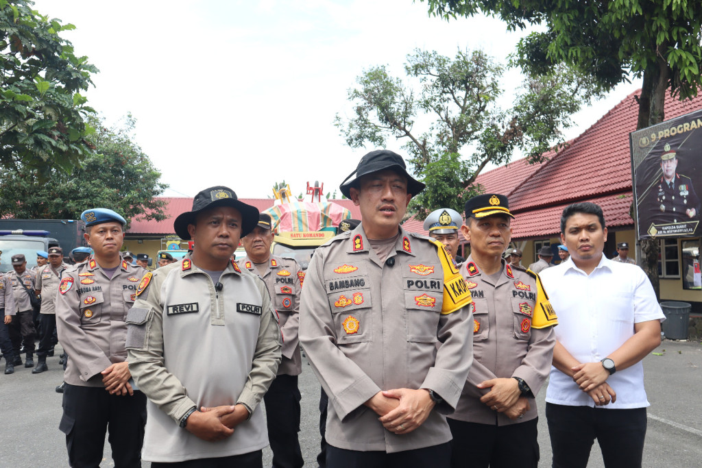 Polres Binjai dan Polres Asahan Kirim Bantuan Kemanusiaan Ke Kabupaten Langkat