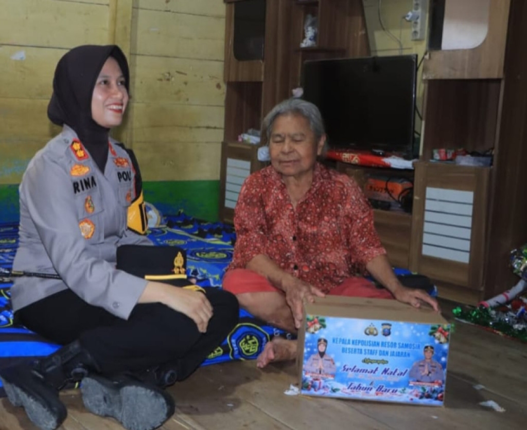 Polres Samosir Lakukan Bakti Sosial Dalam Menyambut Natal 2025 dan Tahun Baru 2026