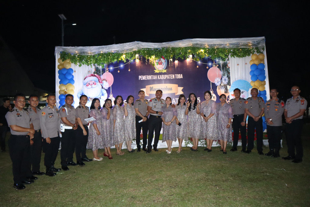Polres Toba Turut Meriahkan Perayaan Natal Oikumene Pemkab Toba 2025