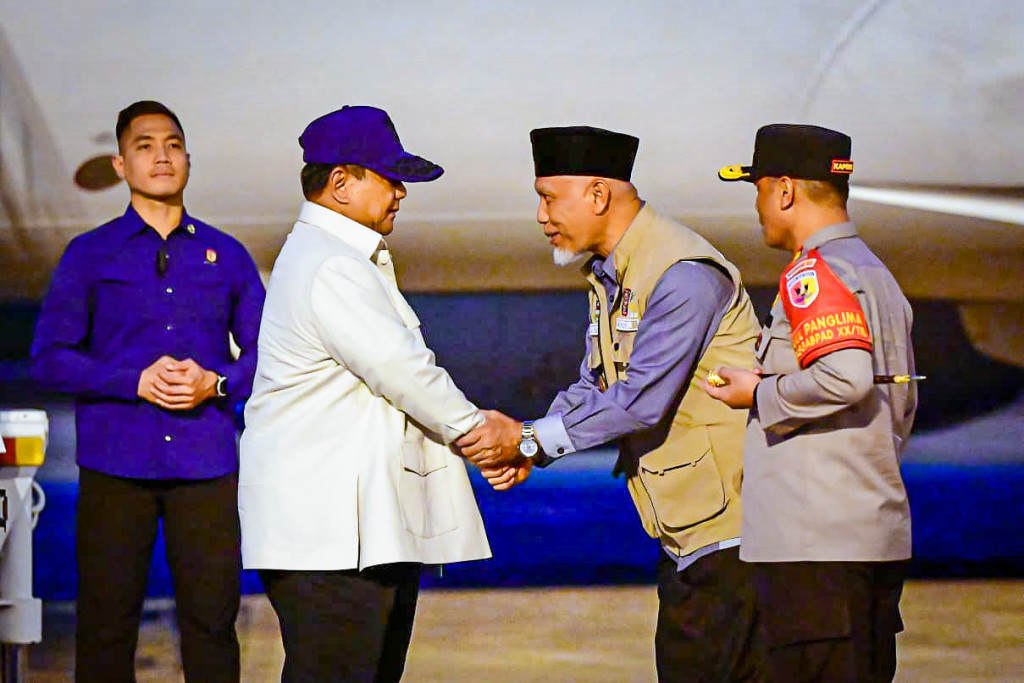 Prabowo Tiba di Sumatra Barat Tinjau Kembali Penanganan Bencana dan Pemulihan Infrastruktur