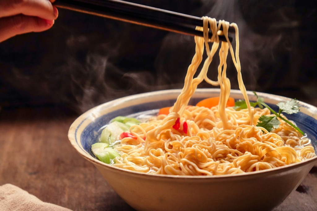 Praktis tapi Berisiko, Berapa Lama Mi Instan Bertahan di Dalam Perut?