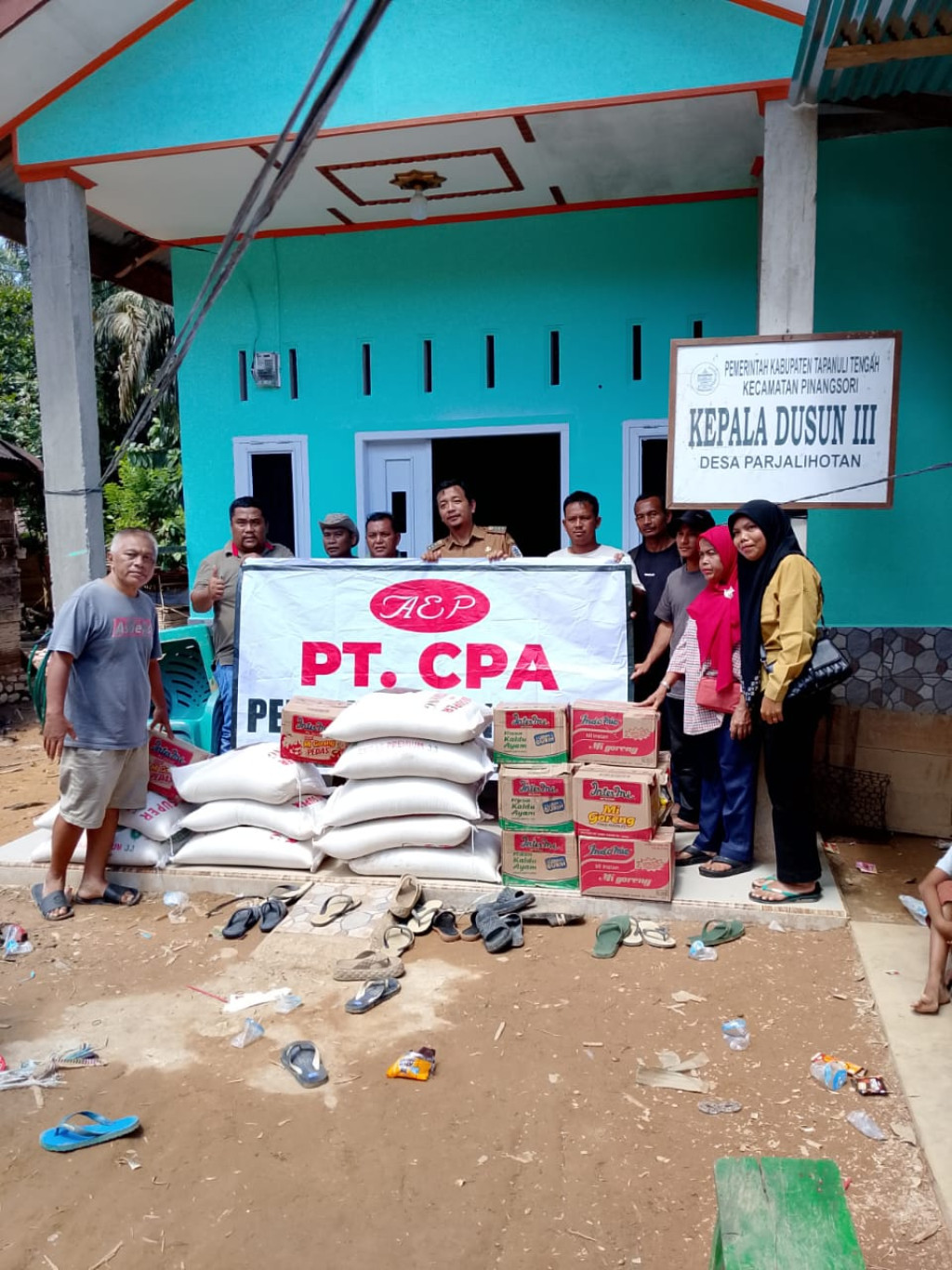 PT.CPA Berikan Bantuan Sembako, Janji Jembatan Alternatif Bagi Korban Banjir Desa Parjalihotan dan Danau Pandan