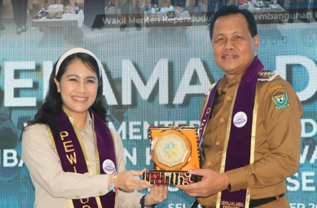 Resmikan Tamasya & Wisuda Sekolah Lansia, Wamendukbangga RI Puji Langkah Nyata Pemkab. Muara Enim Wujudkan Keluarga Berkualitas