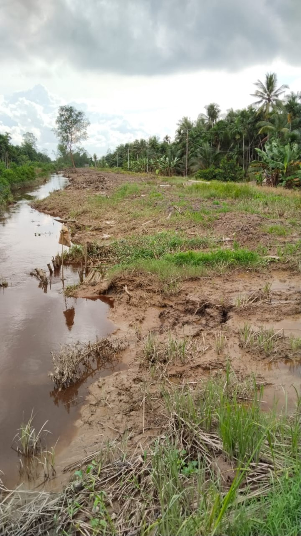 Rumah Warga Miskin Dibongkar Demi Proyek Pokir, Hingga Kini Belum Dibangun Kembali
