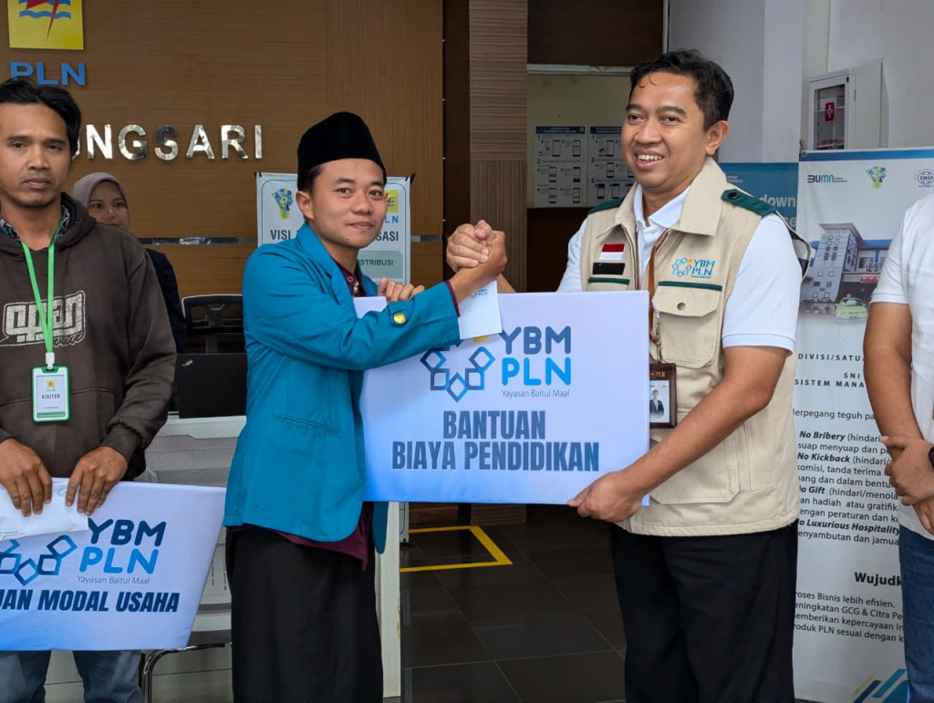 Salurkan Modal Usaha Dan Bantuan Biaya Pendidikan Melalui YBM, PLN Sumedang Dorong Kemandirian Masyarakat
