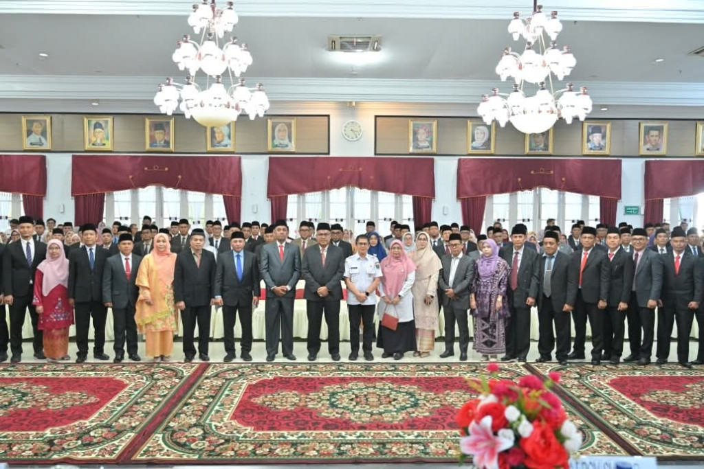 Sekda Lantik 119 Pejabat Administrator dan Pengawas Pemprov Sumbar