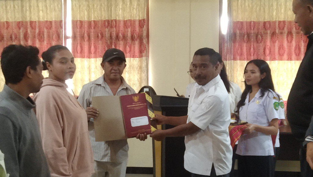 Serahkan Akta Notaris dan SK Badan Hukum kepada 16 KKMP, Berni Dhey: Langkah Penting Memperkuat Gerakan KMP