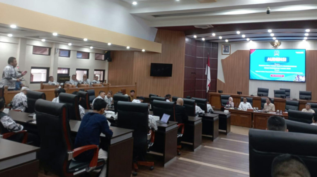 Soal Upah PPPK Paruh Waktu, Guru dan Tenaga Kependidikan Audiensi dengan DPRD Sumedang