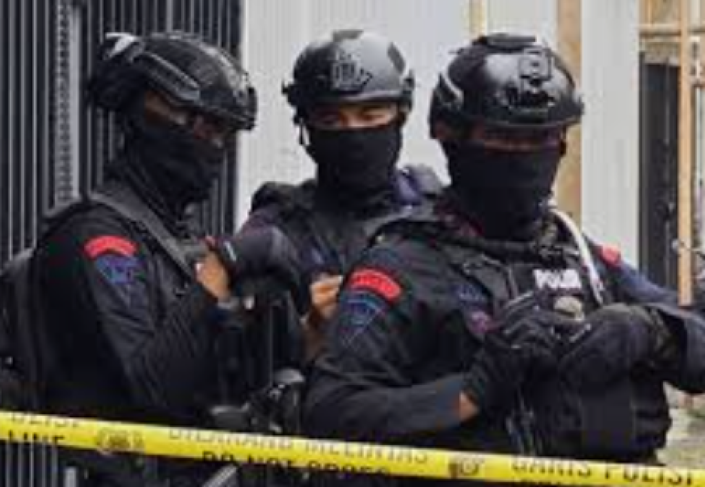 Terkait Bom SMAN 72, Densus 88 Geledah Rumah di Garut