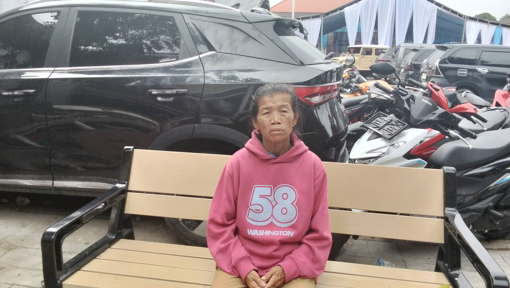 Tidak Terlibat Rayap Besi, Sonti Napitupulu Menangis Minta Kapolrestabes Medan Bebaskan Anaknya